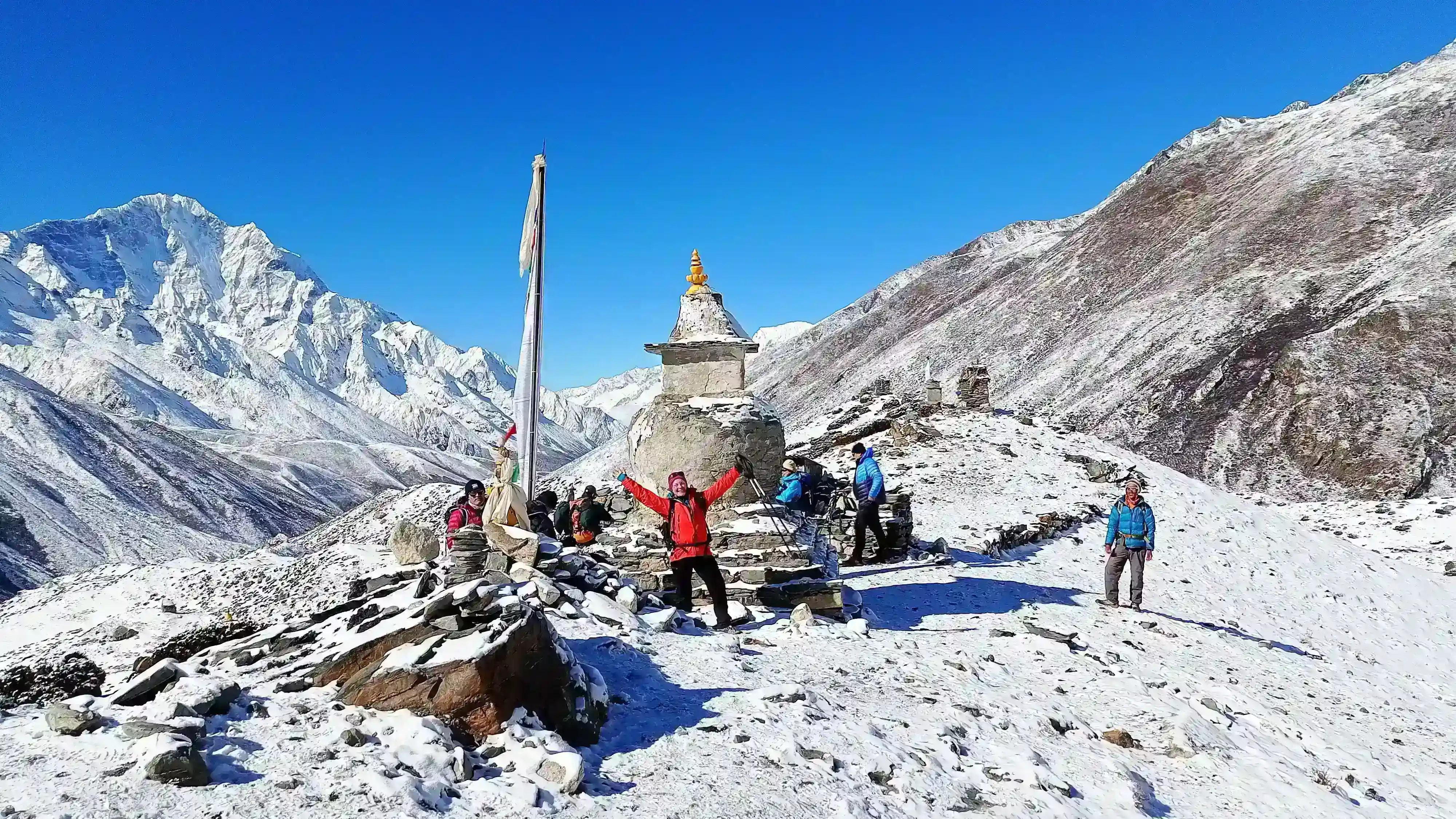 Evrest three passes trek